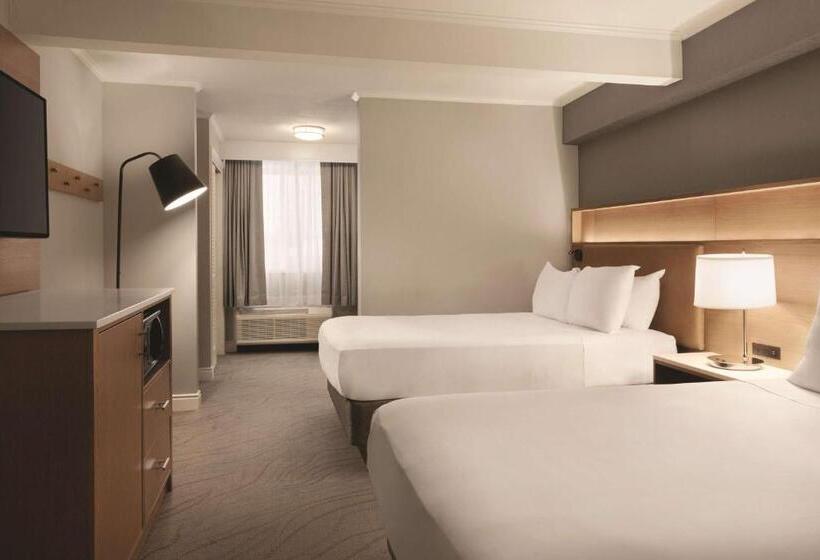 带2个双人床的标准工作室, Radisson Hotel Providence Airport