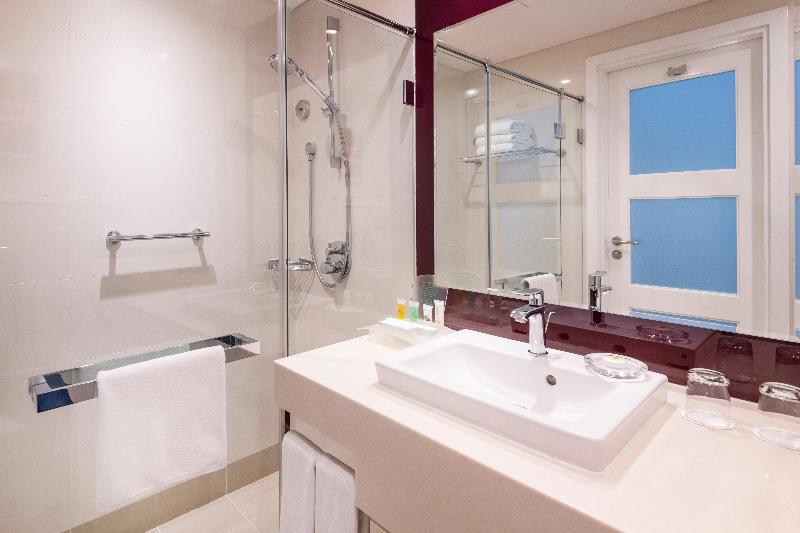 اتاق استاندارد با چشم‌انداز استخر, Holiday Inn Alseeb Muscat, An Ihg