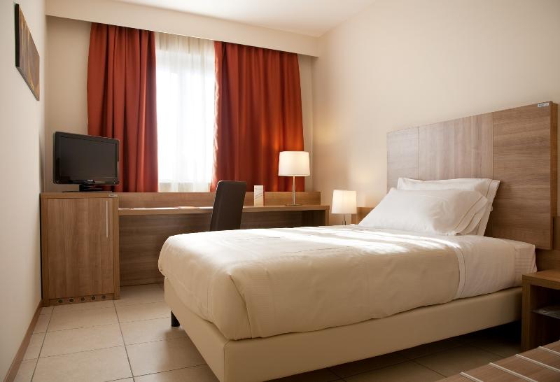 Номер Стандарт Адаптированный для Инвалидов, Holiday Inn Express Hotel & Suites Albany By Ihg