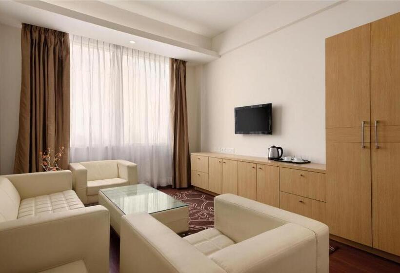 Люкс Кровать Кинг, Ramada Neemrana