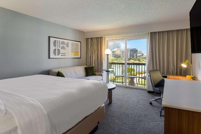Номер Стандарт Кровать Кинг Адаптированный для Инвалидов, Sonesta Select San Francisco Airport Oyster Point Waterfront
