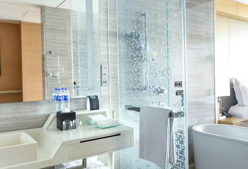 Номер Superior, Langham Place Guangzhou   Walking Distance To Canton Fair & Overseas Buyers Registration Service