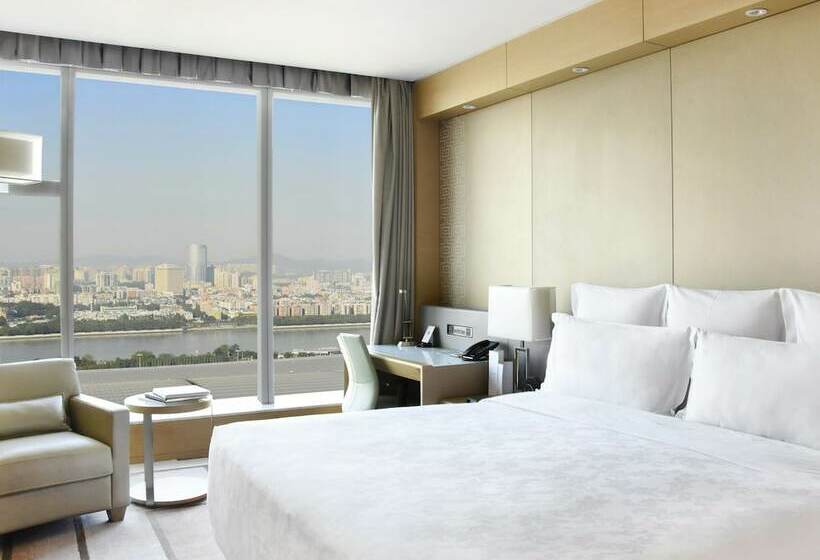 Номер Superior, Langham Place Guangzhou   Walking Distance To Canton Fair & Overseas Buyers Registration Service