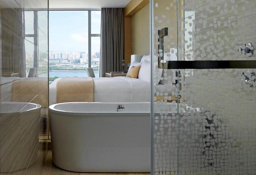 Номер Deluxe Кровать Кинг, Langham Place Guangzhou   Walking Distance To Canton Fair & Overseas Buyers Registration Service