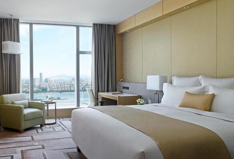 Номер Deluxe Кровать Кинг, Langham Place Guangzhou   Walking Distance To Canton Fair & Overseas Buyers Registration Service
