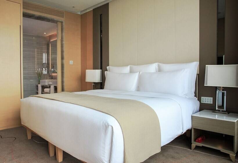 Deluxe room with river view, Langham Place Guangzhou   Walking Distance To Canton Fair & Overseas Buyers Registration Service