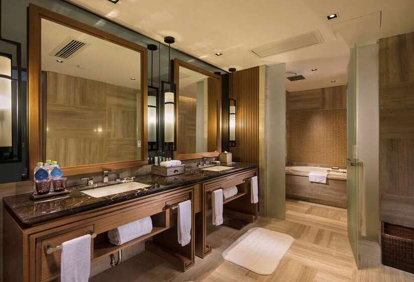 Люкс Кровать Кинг, Hilton Wuhan Optics Valley