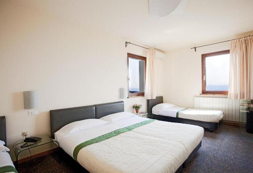 Номер Стандарт Трехместный, Casa Oliva Albergo Diffuso