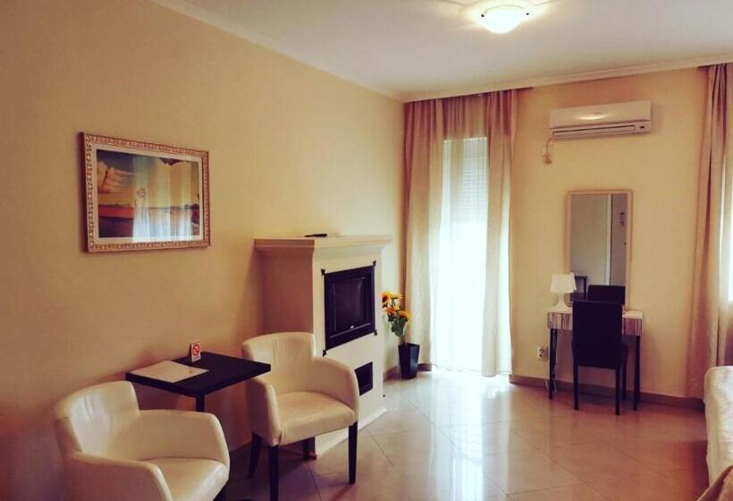 اتاق استاندارد سه نفره, Garni Hotel Dash
