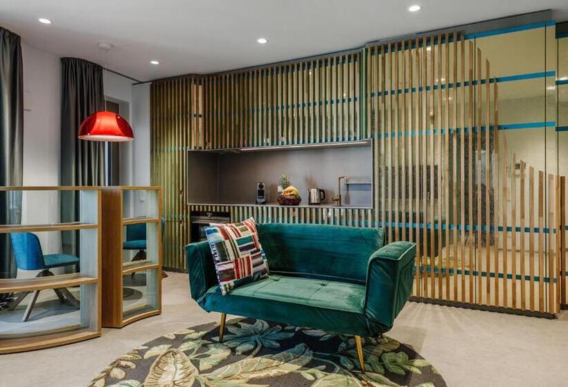 Люкс Повышенной Комфортности, Brucklyn Suites