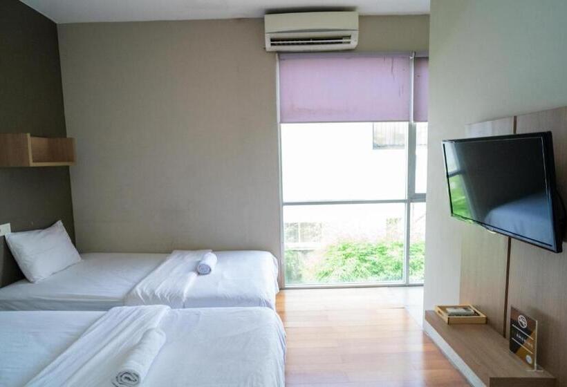 اتاق سوپریور, Three J Residence