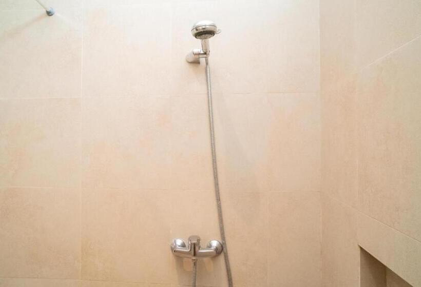اتاق سوپریور, Three J Residence