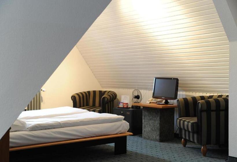 标准单人间, Waldhotel Unterbach