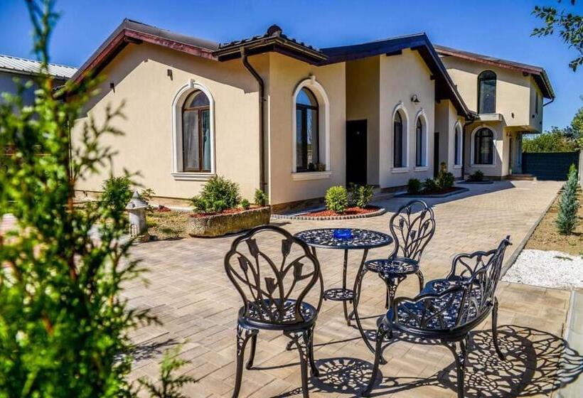 Номер Стандарт с Балконом, Villa Boutique Alina
