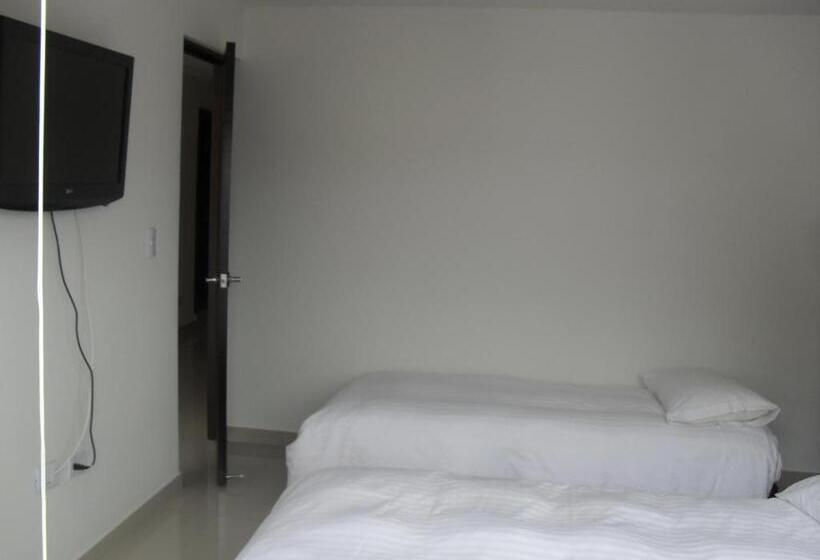 اتاق استاندارد چهار تخته, A Bogota On Holidays By Open