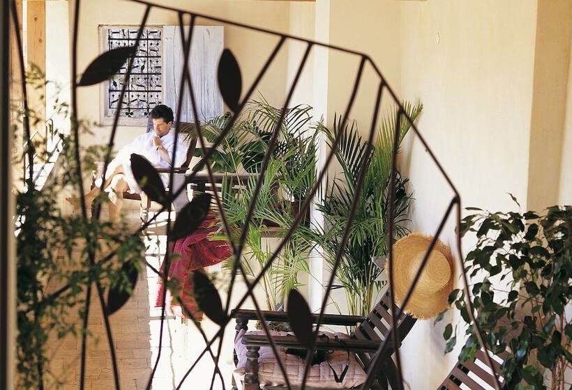 Полулюкс, La Maison Sur La Sorgue   Esprit De France