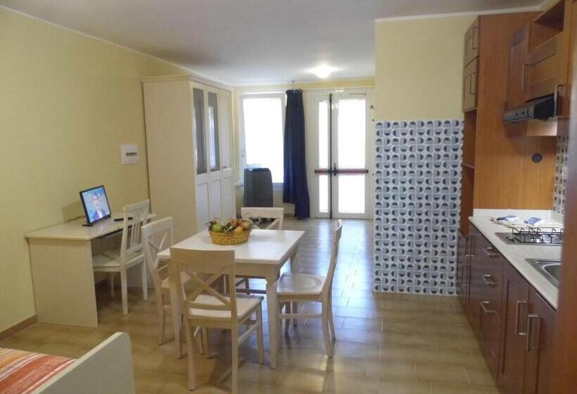 آپارتمان 1 خوابه همکف, Residence Le Nereidi Con Piscina   Parcheggi