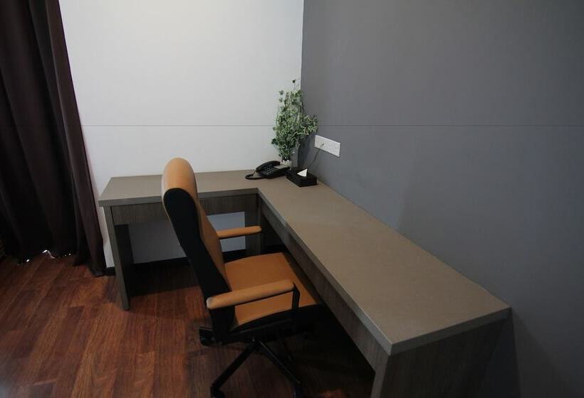 Полулюкс, Nexus Regency Suites &