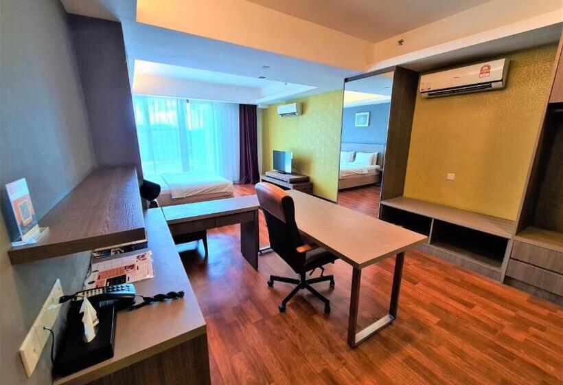 Номер Deluxe Кровать Кинг, Nexus Regency Suites &