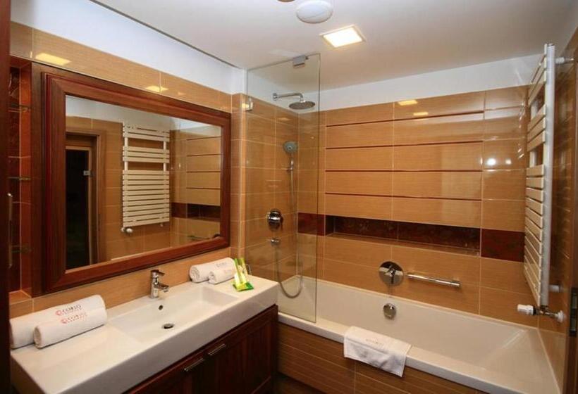 Люкс Классика, Corso Hotel Pécs
