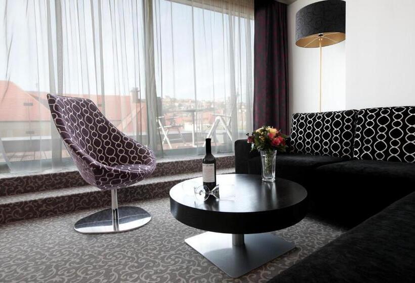 Люкс, Corso Hotel Pécs