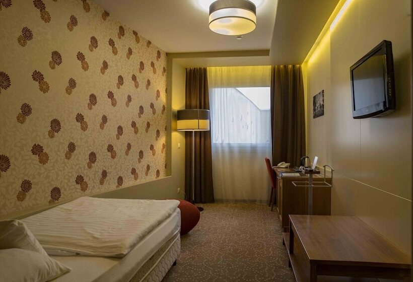 Номер Стандарт Индивидуальный, Corso Hotel Pécs