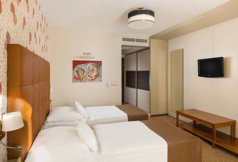 Номер Стандарт, Corso Hotel Pécs