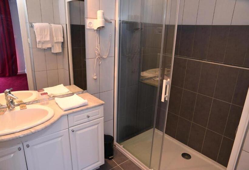 Семейный Номер, Hôtel Le Square