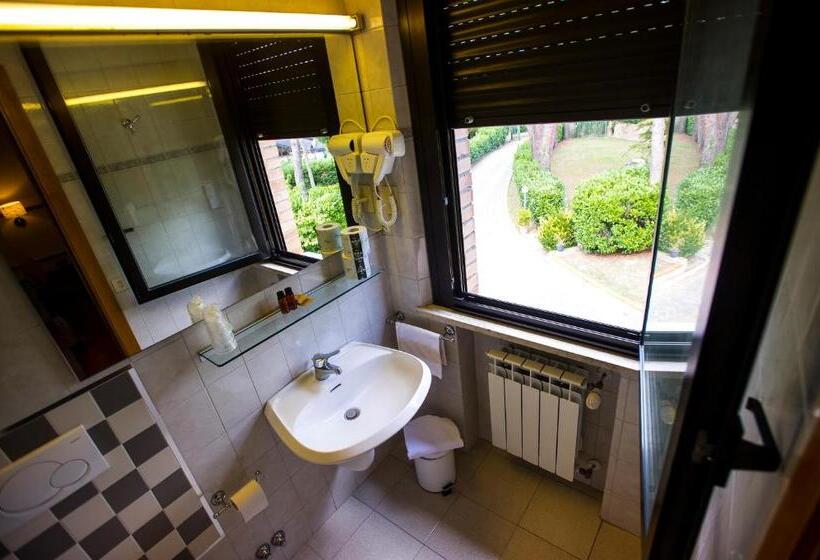 Chambre Standard, Ai Tufi