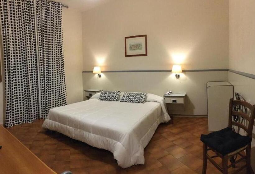 Chambre Standard, Ai Tufi
