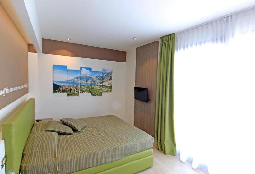 Superior room with lake view, Ideal
