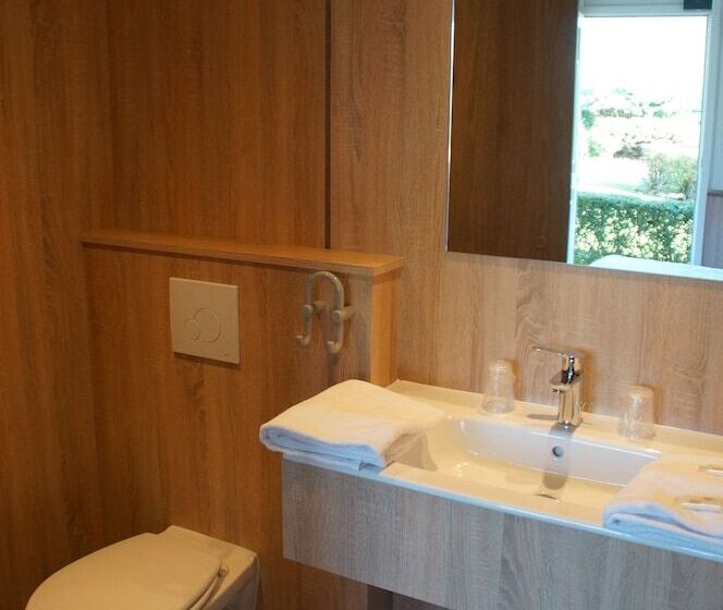 标准三人间, The Originals Access Aéroport, Hôtel Aurillac