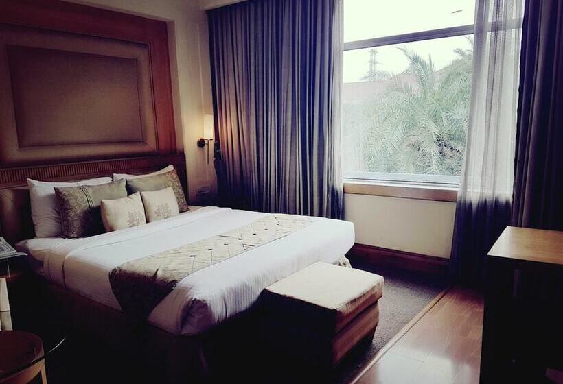 اتاق لوکس, The Palms Town & Country Club   Resort