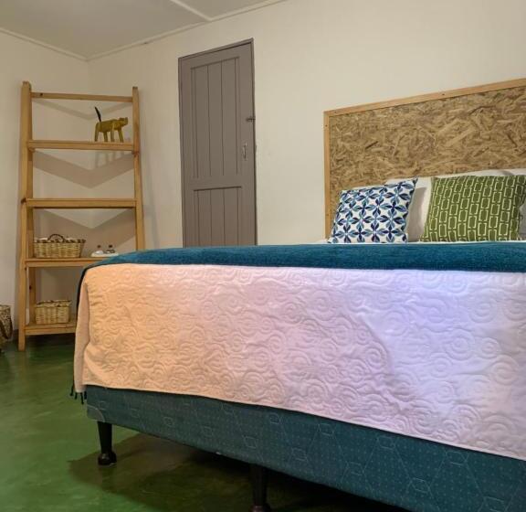 اتاق استاندارد, Chirris Hostel