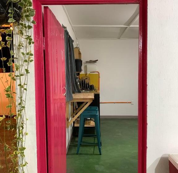 اتاق استاندارد, Chirris Hostel