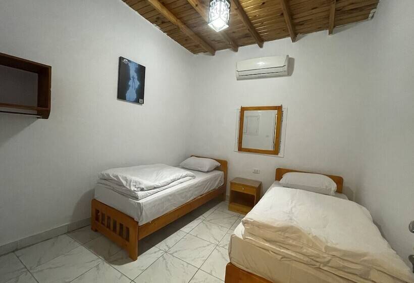 اتاق استاندارد یک نفره, Auski Hostel Dahab