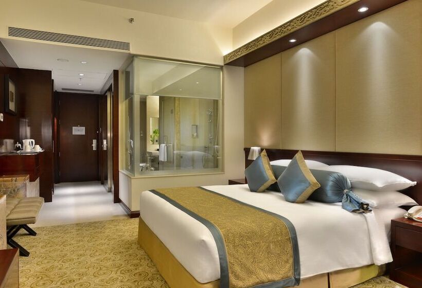 Номер Клуб, Crowne Plaza Ahmedabad City Centre, An Ihg