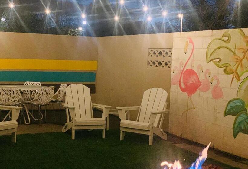 패밀리 룸, Dragonfly Motor Lodge
