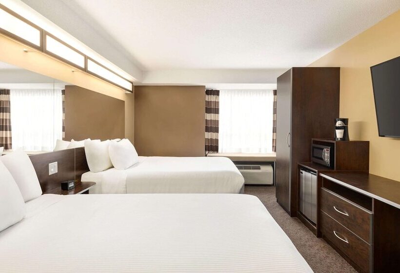 Номер бизнес-класса, Microtel Inn & Suites By Wyndham Estevan