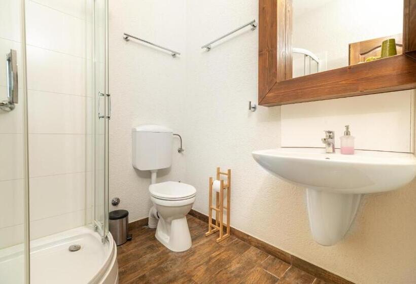 Номер Стандарт, Juhar Apartmanház