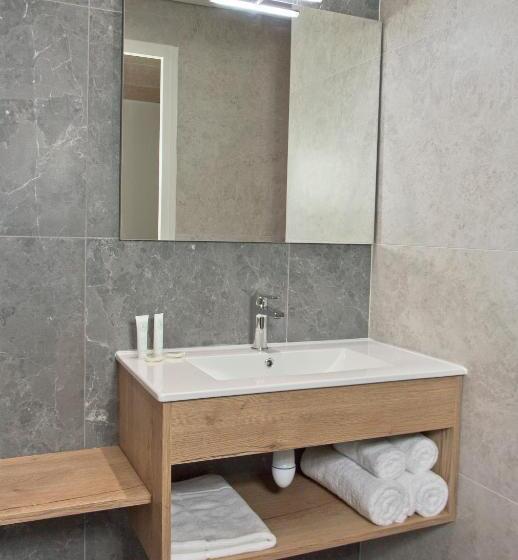 Четырехместный Номер Классик, Shana Hôtel & Résidence