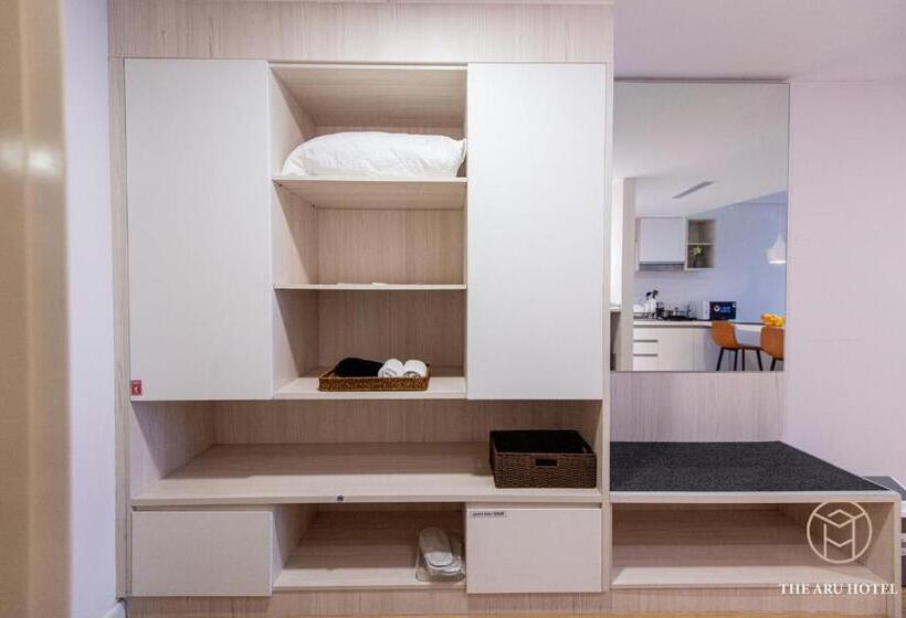 스탠다드 스튜디오 킹침대, The Aru Hotel At Aru Suites