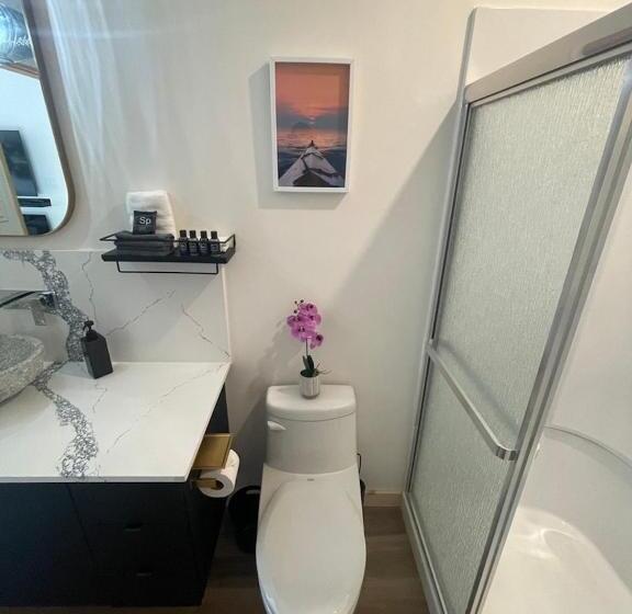 带大床的复式套间, Stone Cove Waterfront Adults Only B&b