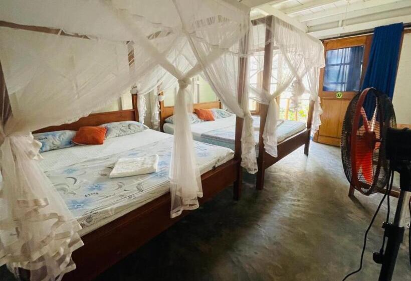 Семейный Номер Вид на Сад, Vitamin Sea Beach Cabana