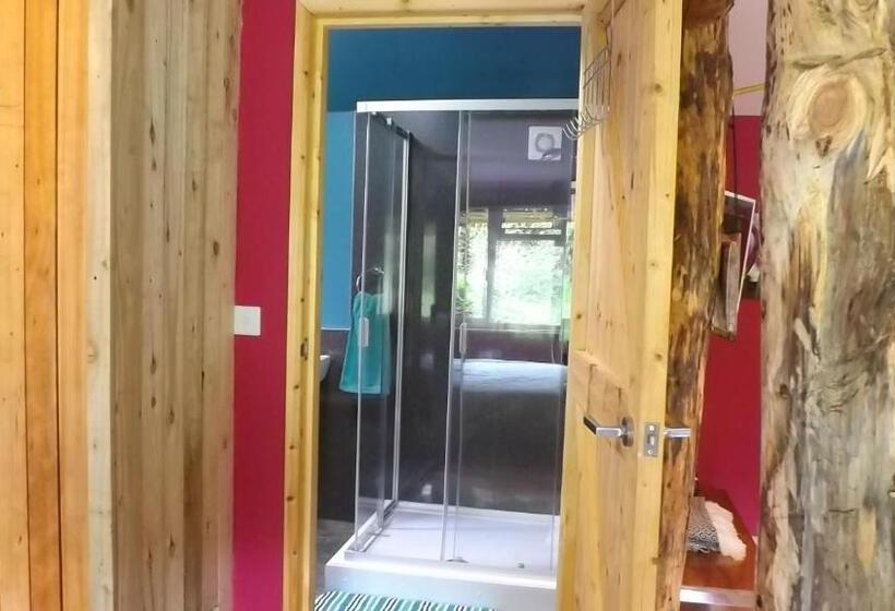 Дом 1 Спальня, Hen House
