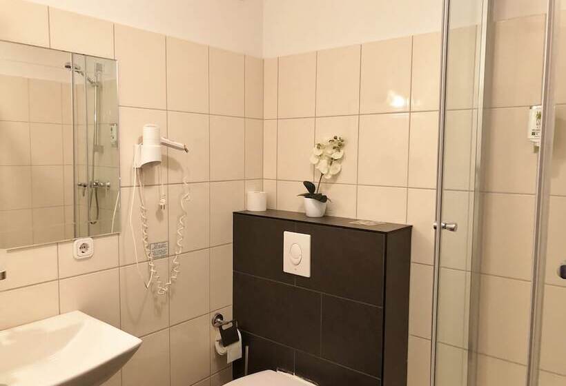 اتاق استاندارد چهار تخته, Atlas Berlin