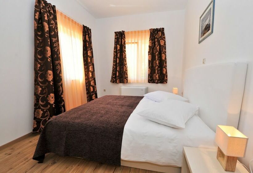 Апартаменты Comfort 2 Спальни, Lastura Aparthotel & Mobile Homes