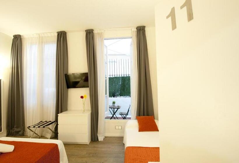 اتاق استاندارد سه نفره, Hostal Live Barcelona