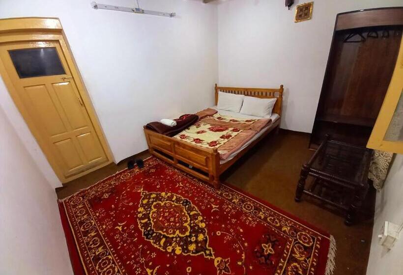 اتاق خانوادگی با چشم‌انداز کوه, Tourist Cottage Hunza