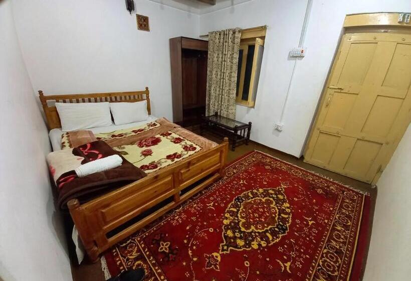اتاق استاندارد با چشم‌انداز کوهستان, Tourist Cottage Hunza